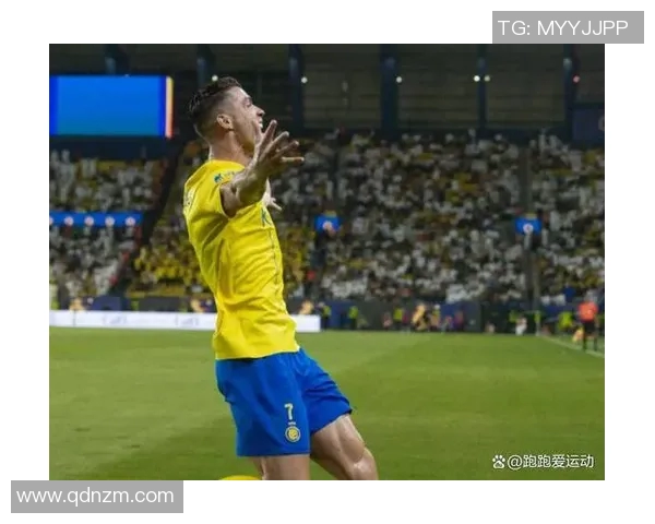 足球明星与儿子同场竞技父子默契瞬间引发全场瞩目