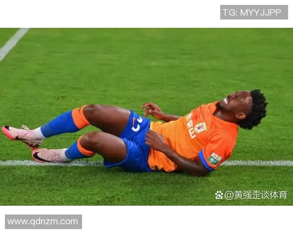 11号足球明星假摔事件引发热议球迷对体育精神的反思与讨论